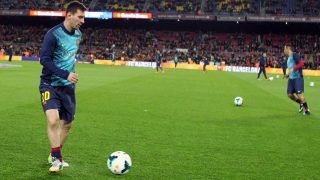 サッカー 足に吸い付くような高速ドリブルをするコツ